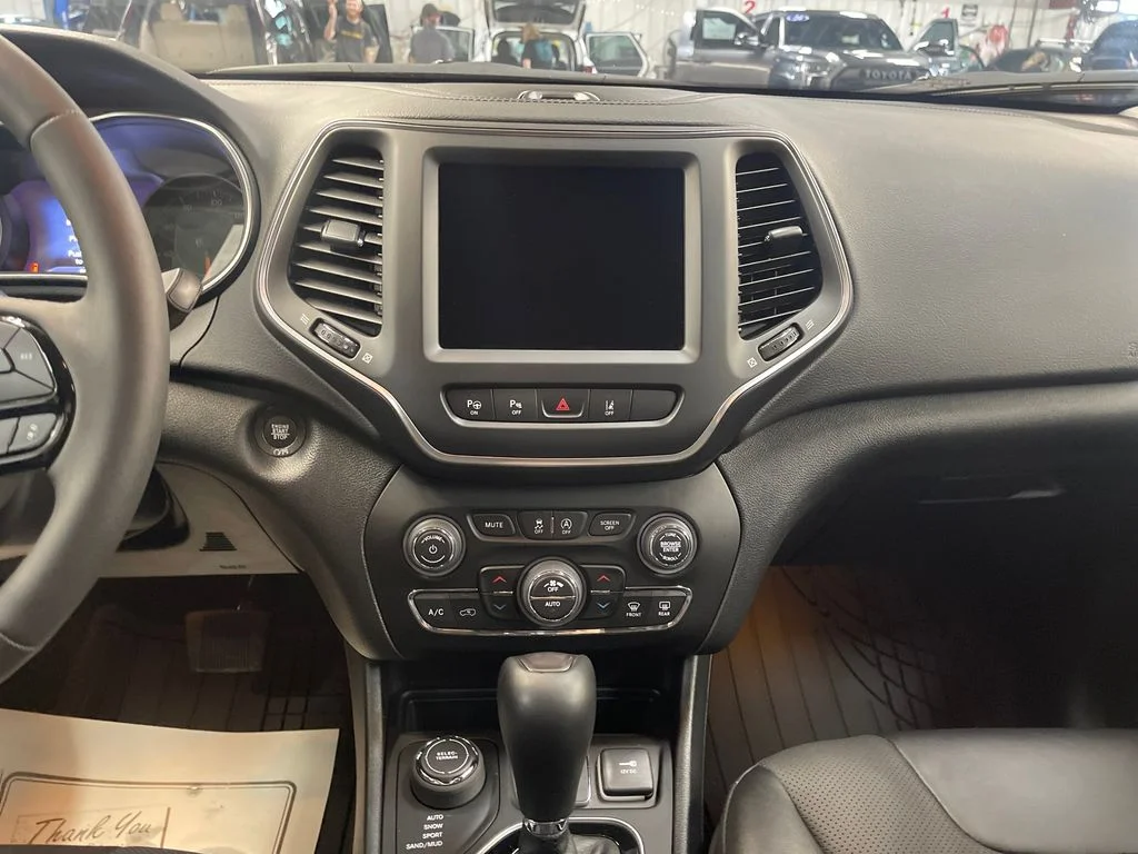 Used 2023 Gray Jeep Altitude image 19