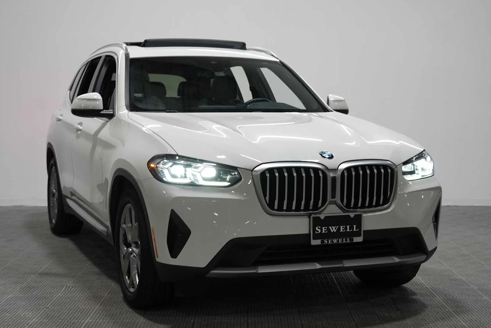 Certified Used 2023 Alpine White BMW sDrive30i image 3