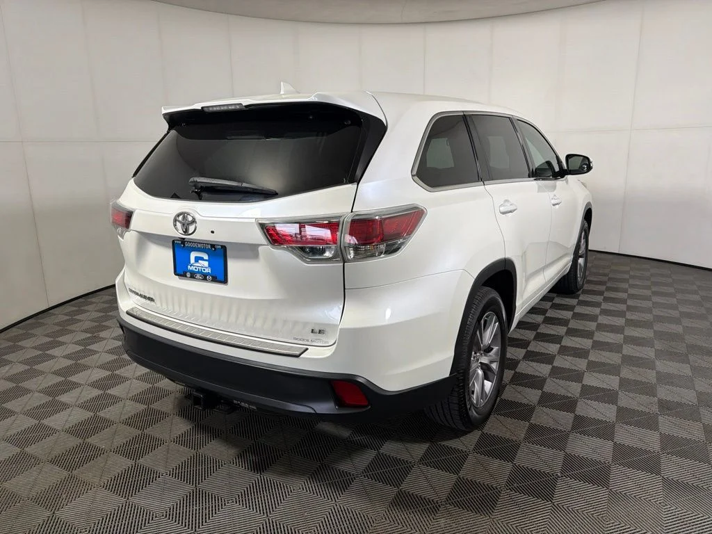 Used 2015 White Toyota LE Plus V6 image 7