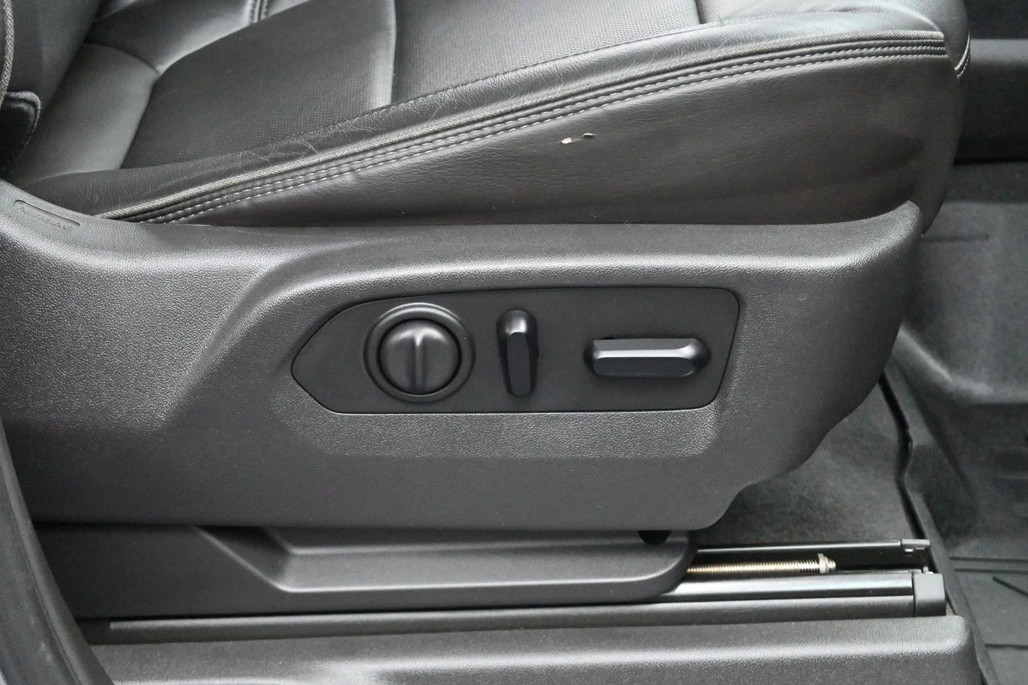 Used 2019 Satin Steel Metallic Chevrolet High Country image 34