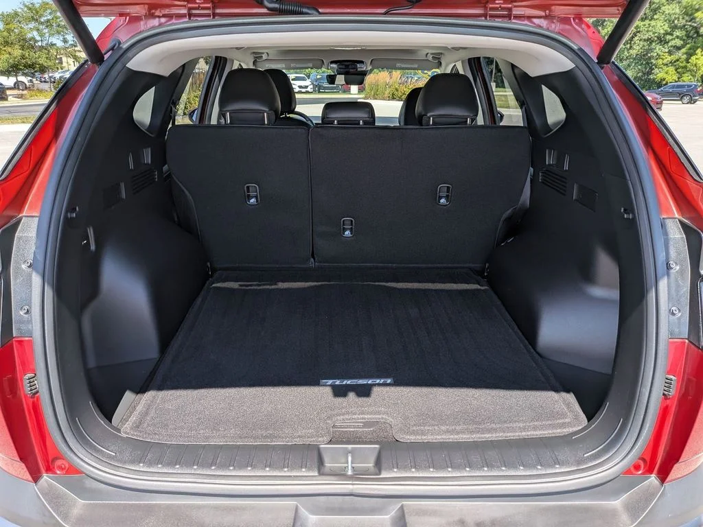 Used 2025 Red Hyundai SEL Convenience image 27
