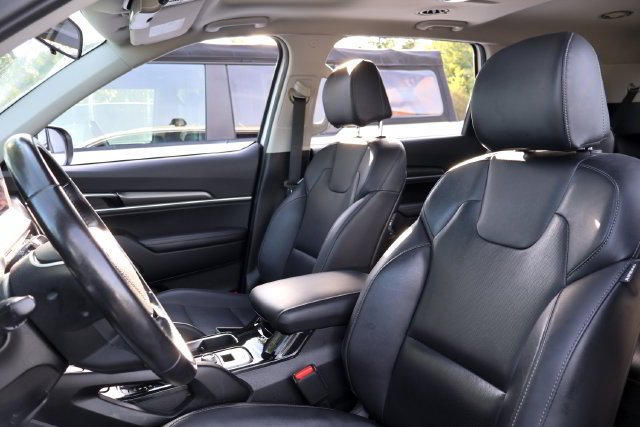 Used 2022 White Kia S image 12