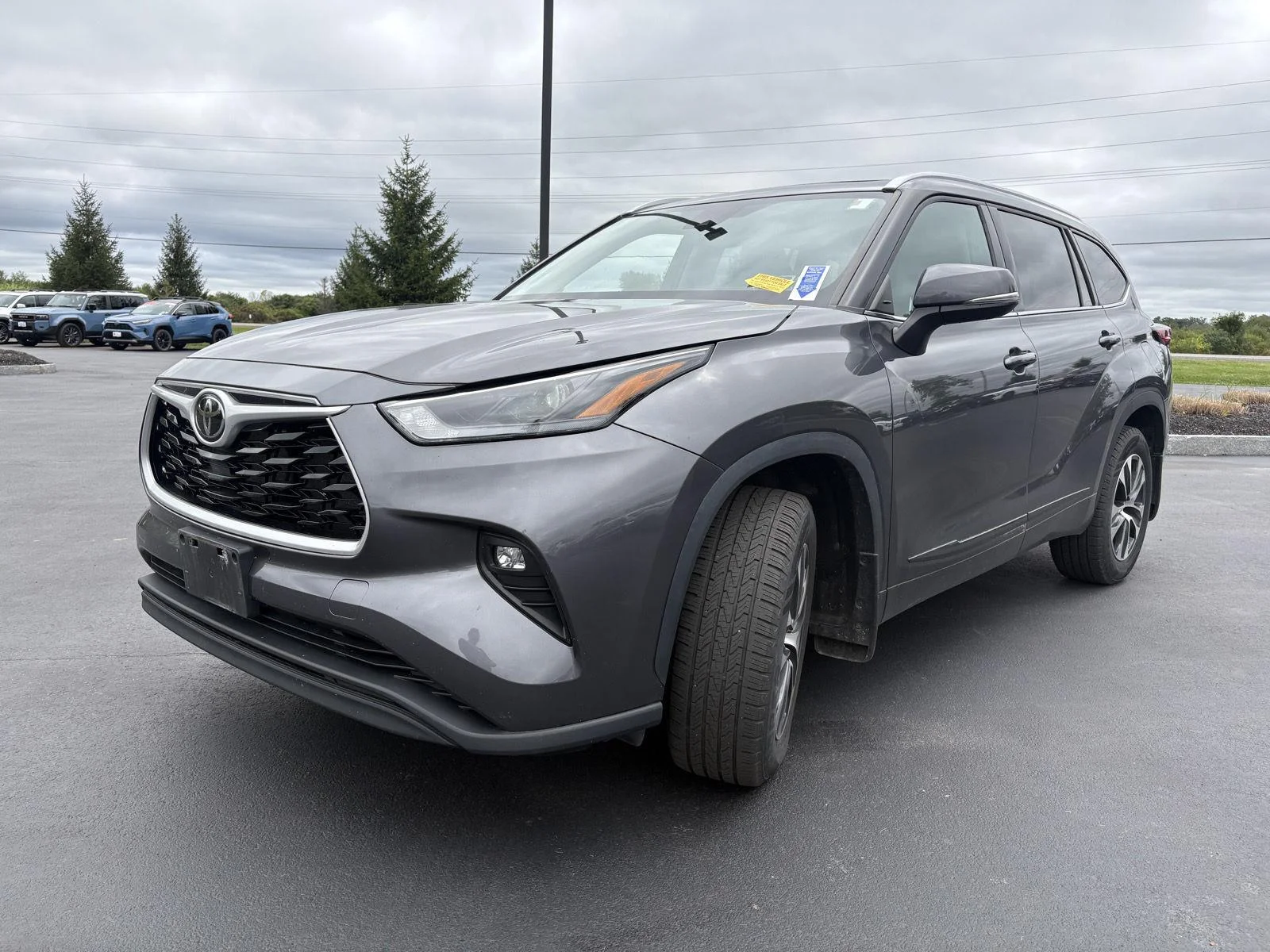 Used 2022 Magnetic Gray Metallic Toyota XLE image 5