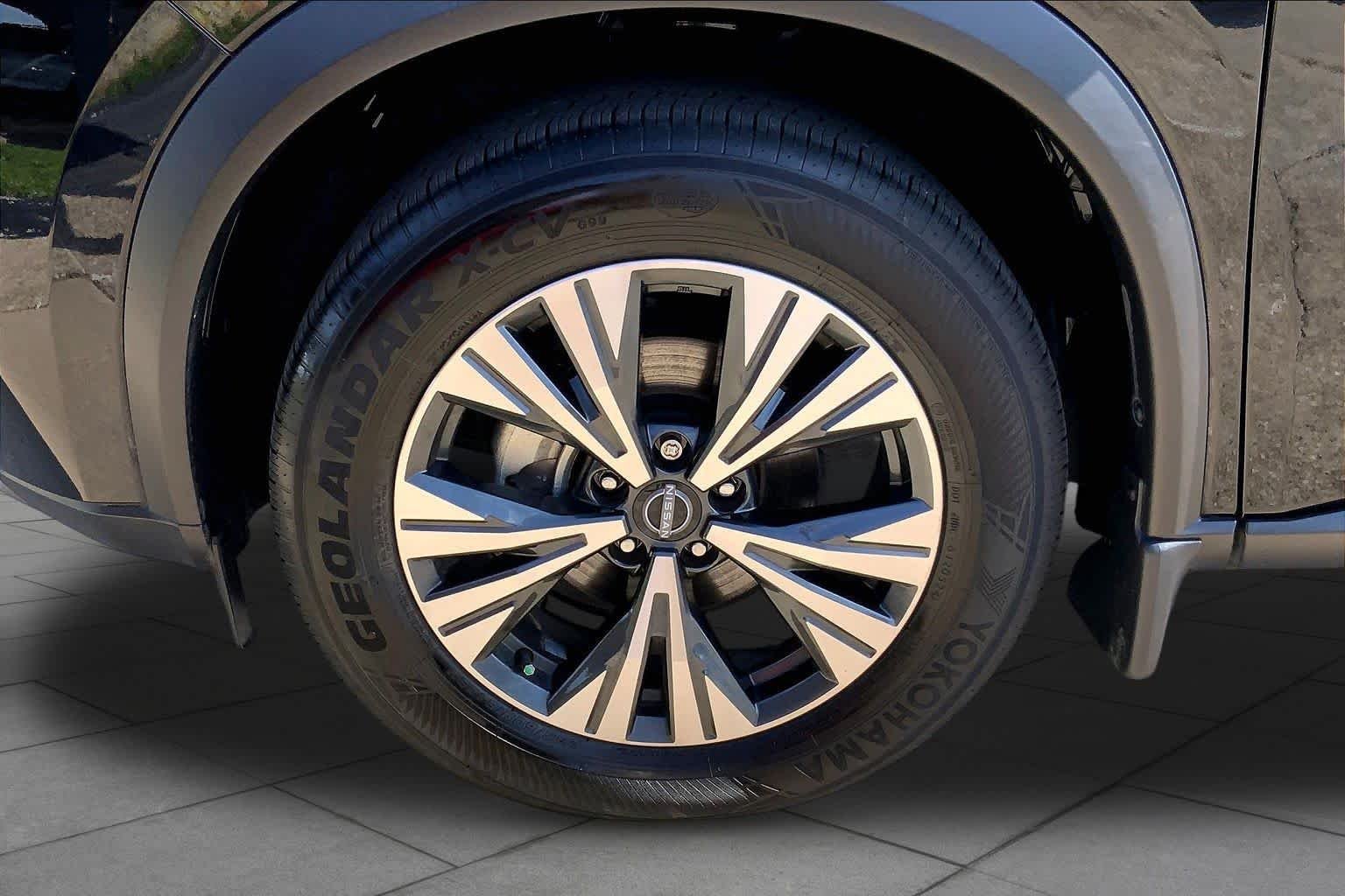 Used 2023 Super Black Nissan SV image 10