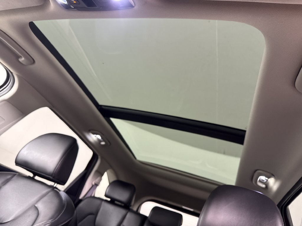 2025 Kia Sorento S - Photo 24