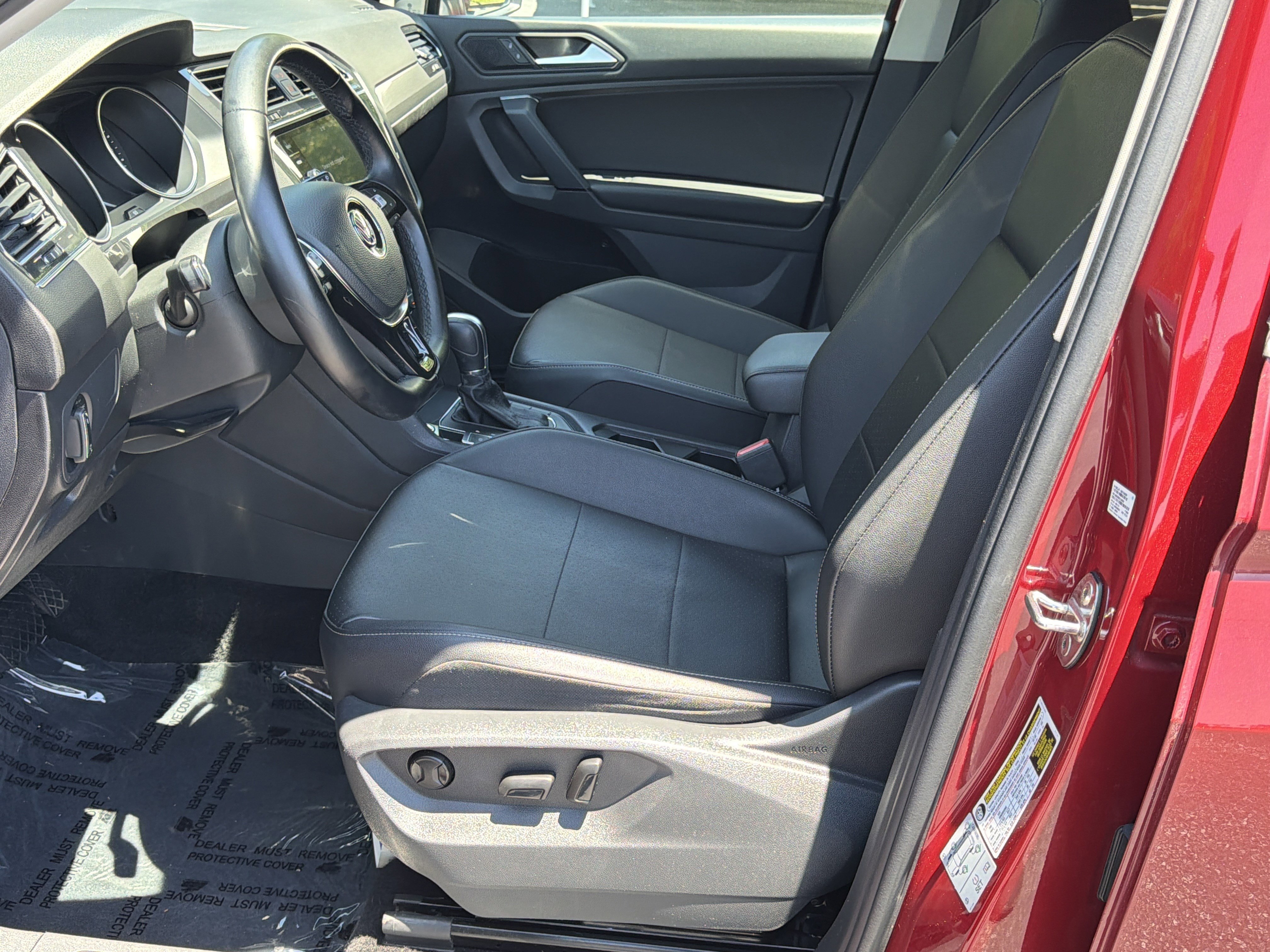 Used 2019  Volkswagen SE image 9