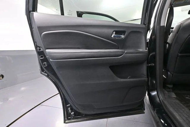 Used 2016 Black Honda EX-L image 32