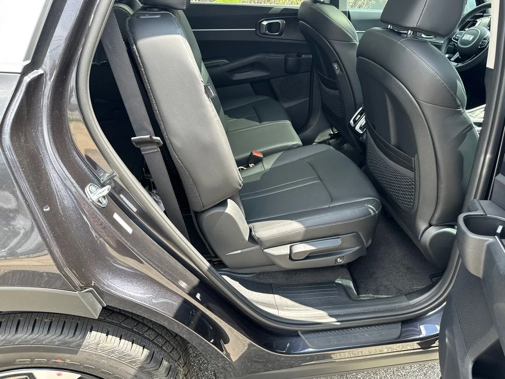 2025 Kia Sorento S - Photo 15