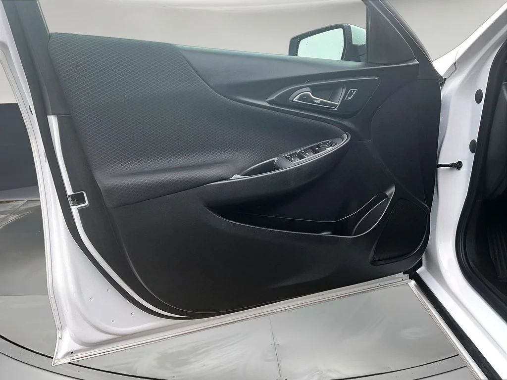 Used 2024 White Chevrolet LT image 22