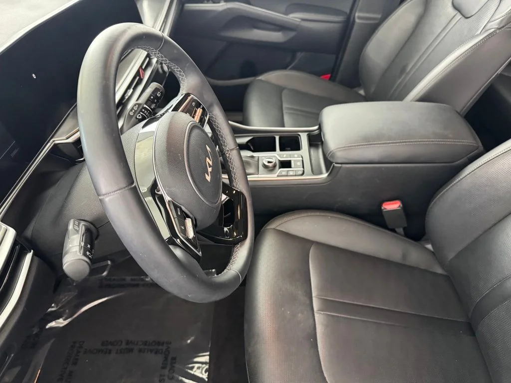 Used 2025 Silver Kia S image 21