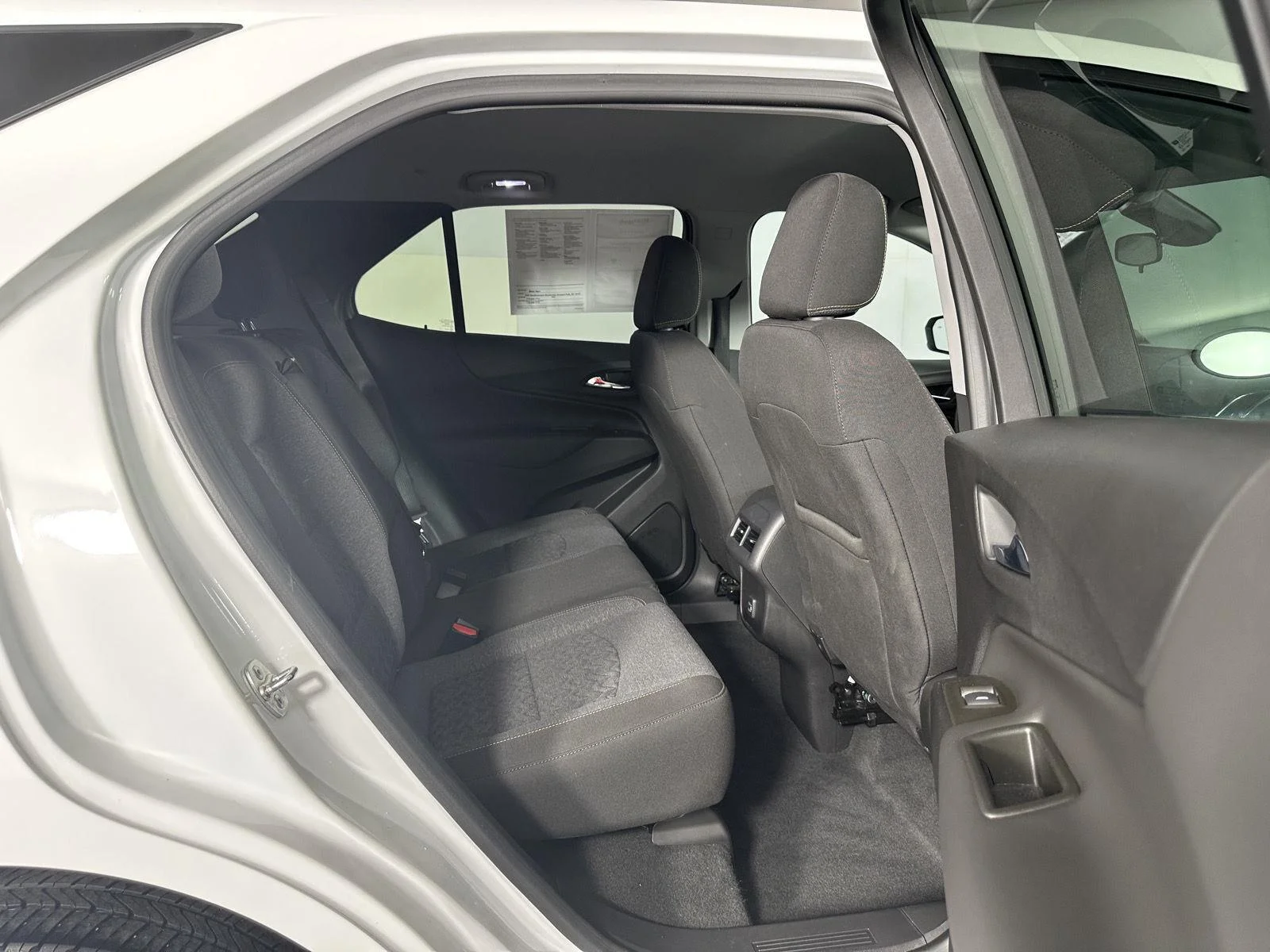 Used 2024 Summit White Chevrolet LT image 31