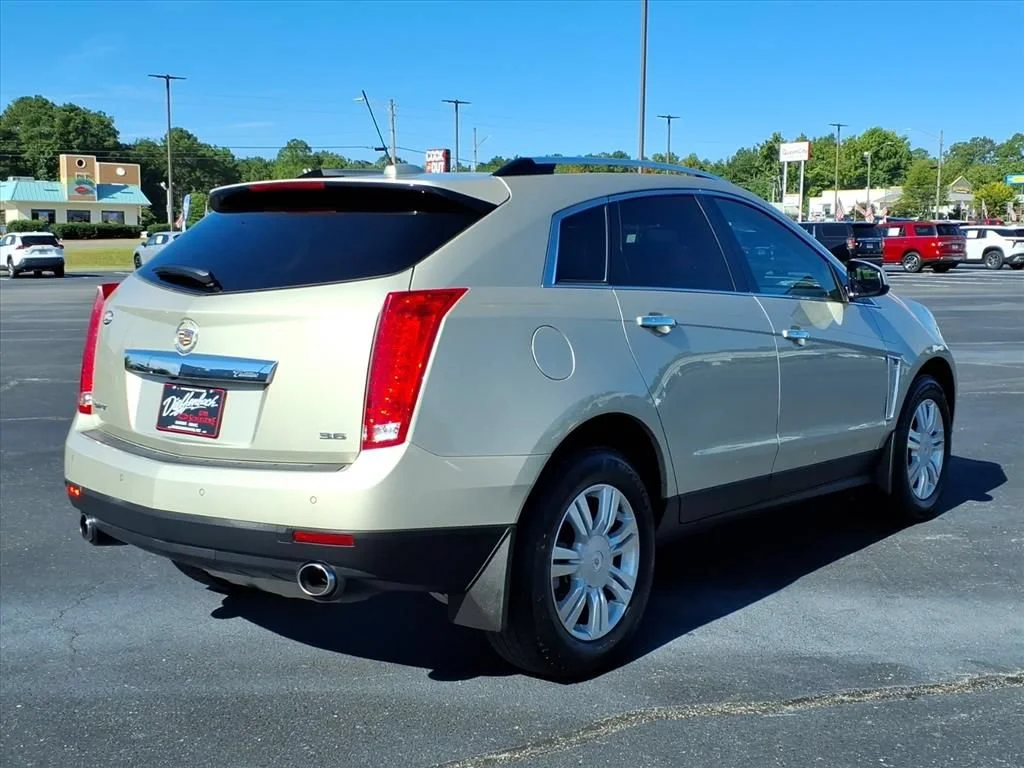 Used 2015 SILVER COAST METALLIC Cadillac Luxury Collection image 19