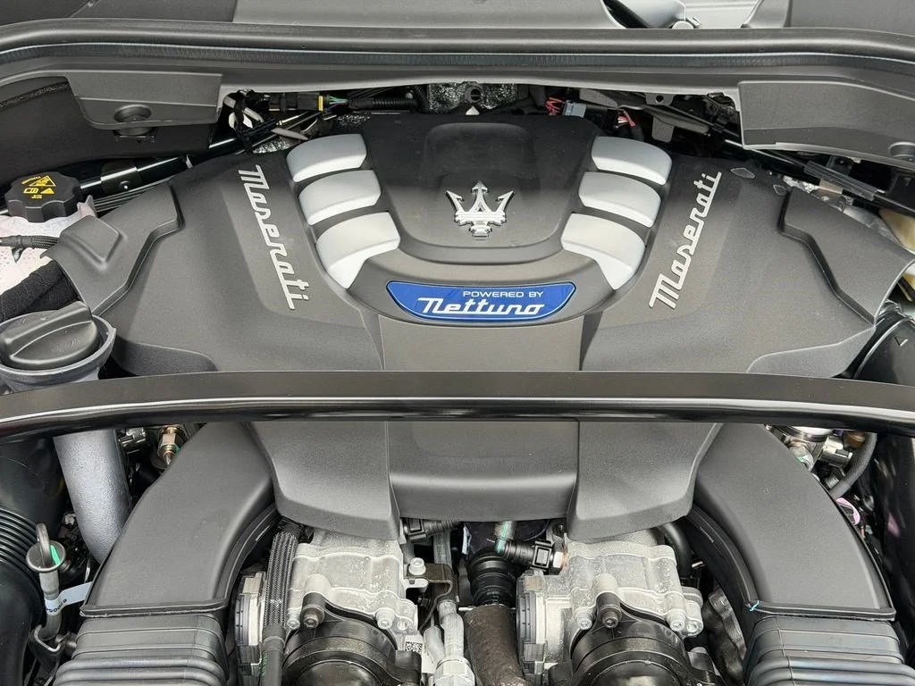 New 2026 Bianco Astro Metallic Maserati Modena image 11