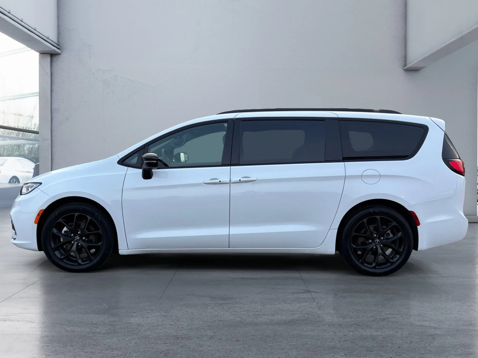 Used 2025 Bright White Chrysler Limited image 2