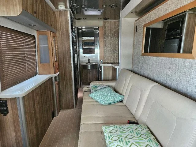 Used 2019  Mercedes-Benz Standard Roof V6 image 17