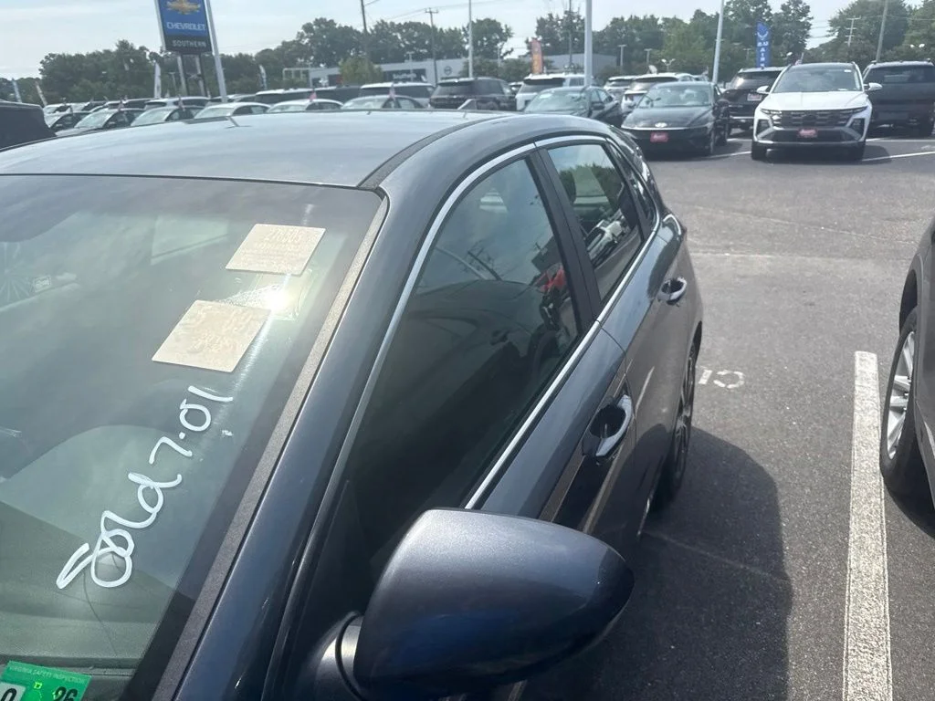 Used 2018 White Hyundai Base image 7