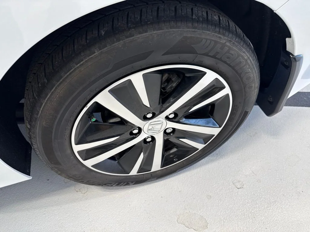 Used 2023 White Honda LX image 16