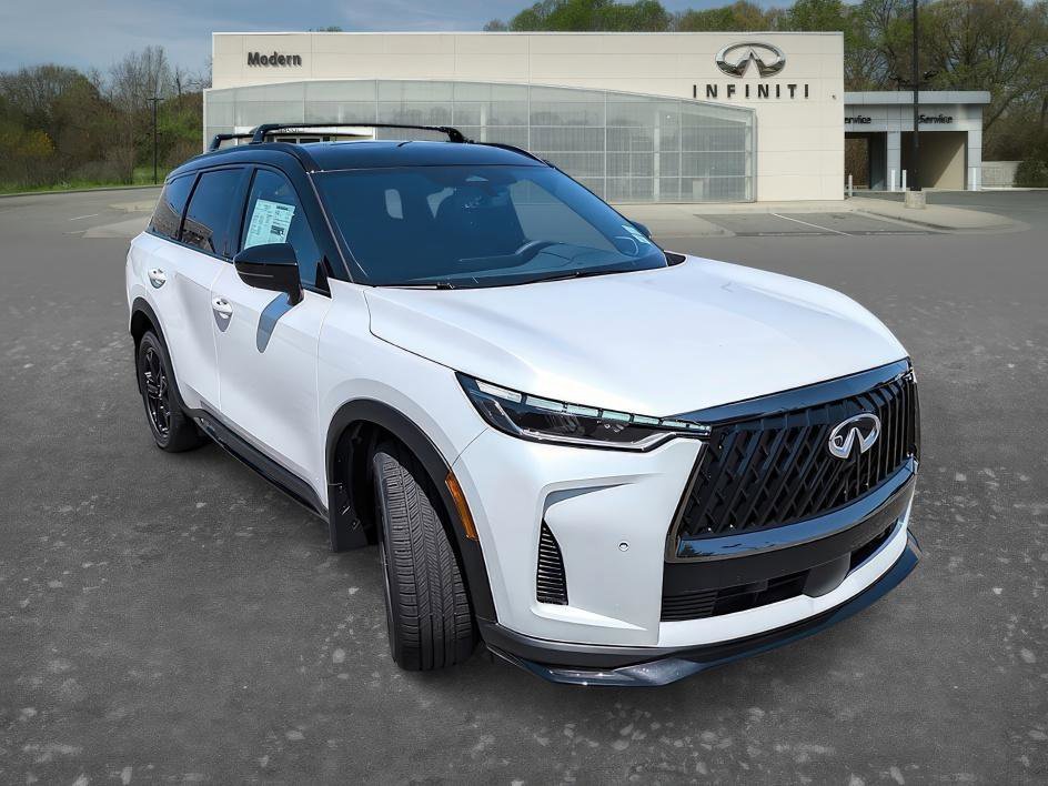 New 2027 2T RAD WHT INFINITI SPORT image 3