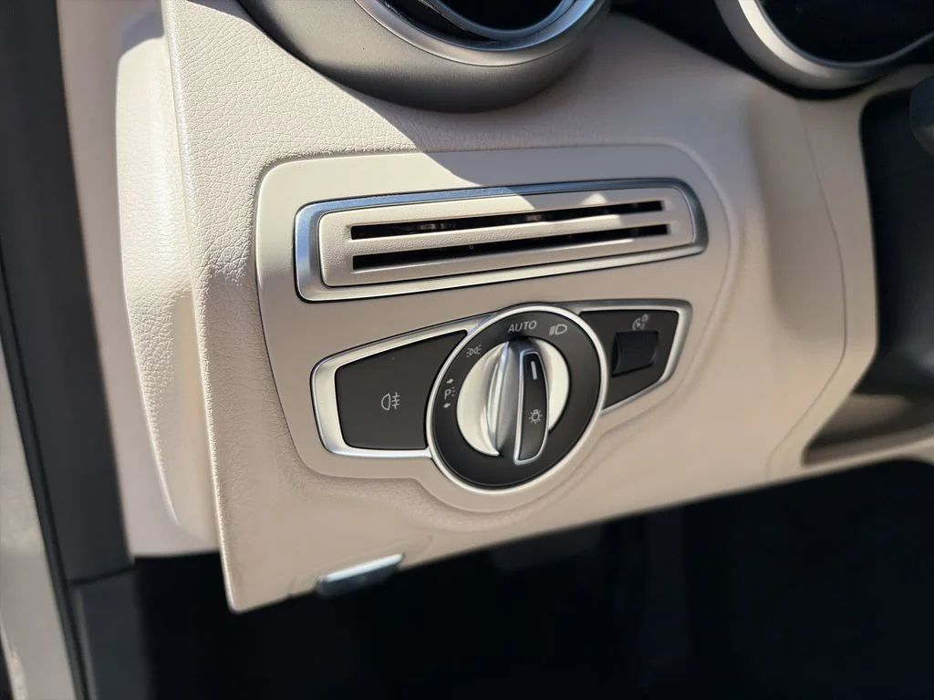 Used 2021  Mercedes-Benz C 300 image 19