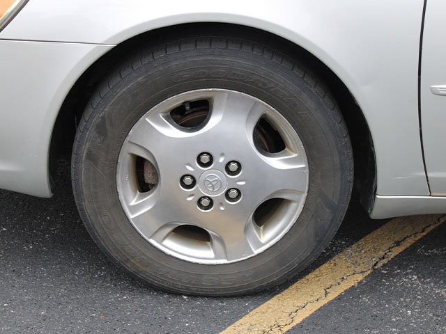 Used 2003 Lunar Mist Metallic Toyota XLS image 8