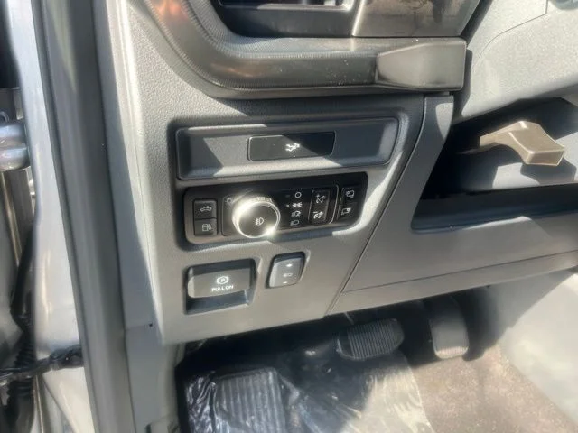 New 2026 Iconic Silver Metallic Ford Lariat image 10