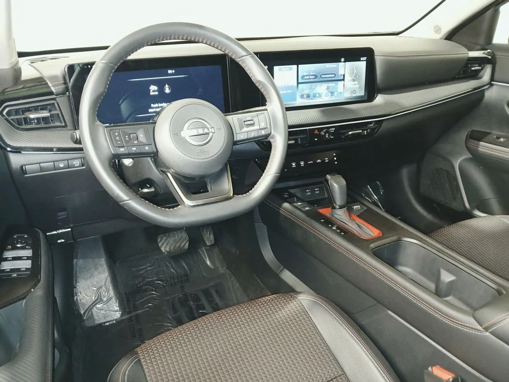 Used 2025 Black Nissan SR image 9