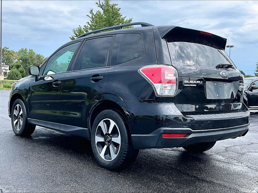 Used 2017 Black Subaru 2.5i Premium image 3