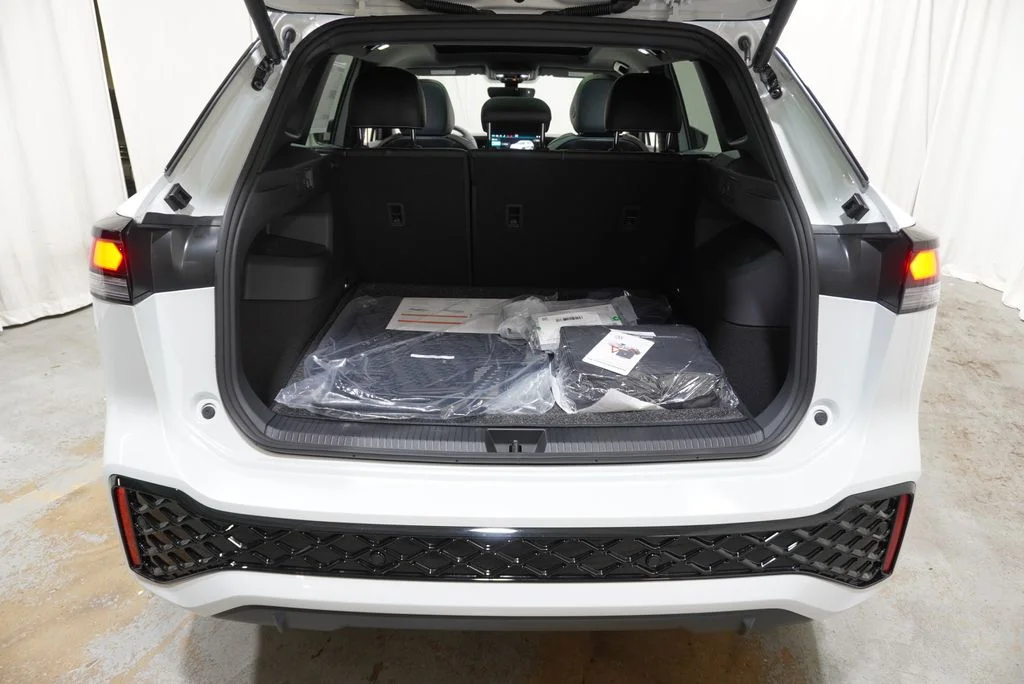 New 2026  Volkswagen 2.0T SE R-Line Black image 27