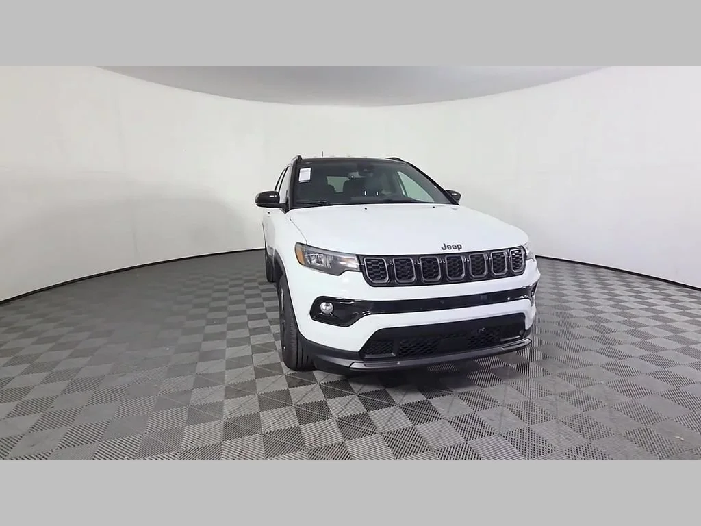 New 2026 Bright White Clear-Coat Exterior Paint Jeep Limited Altitude image 37
