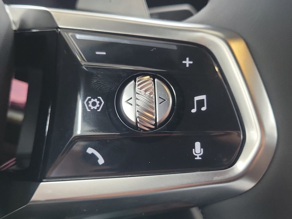 New 2026 Mineral White Metallic BMW 750e xDrive image 11
