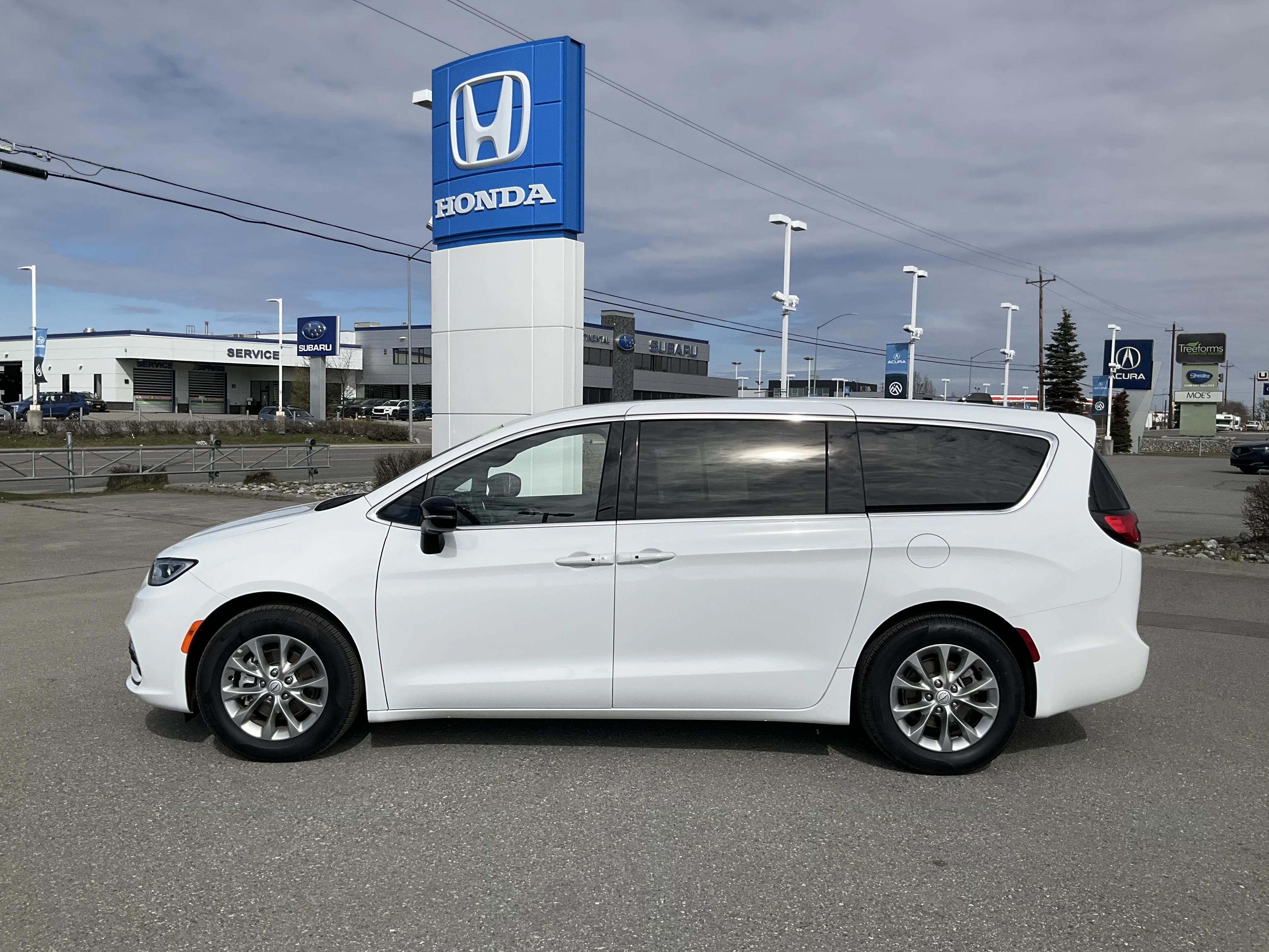 Used 2026 Bright White Clearcoat Chrysler Limited image 3