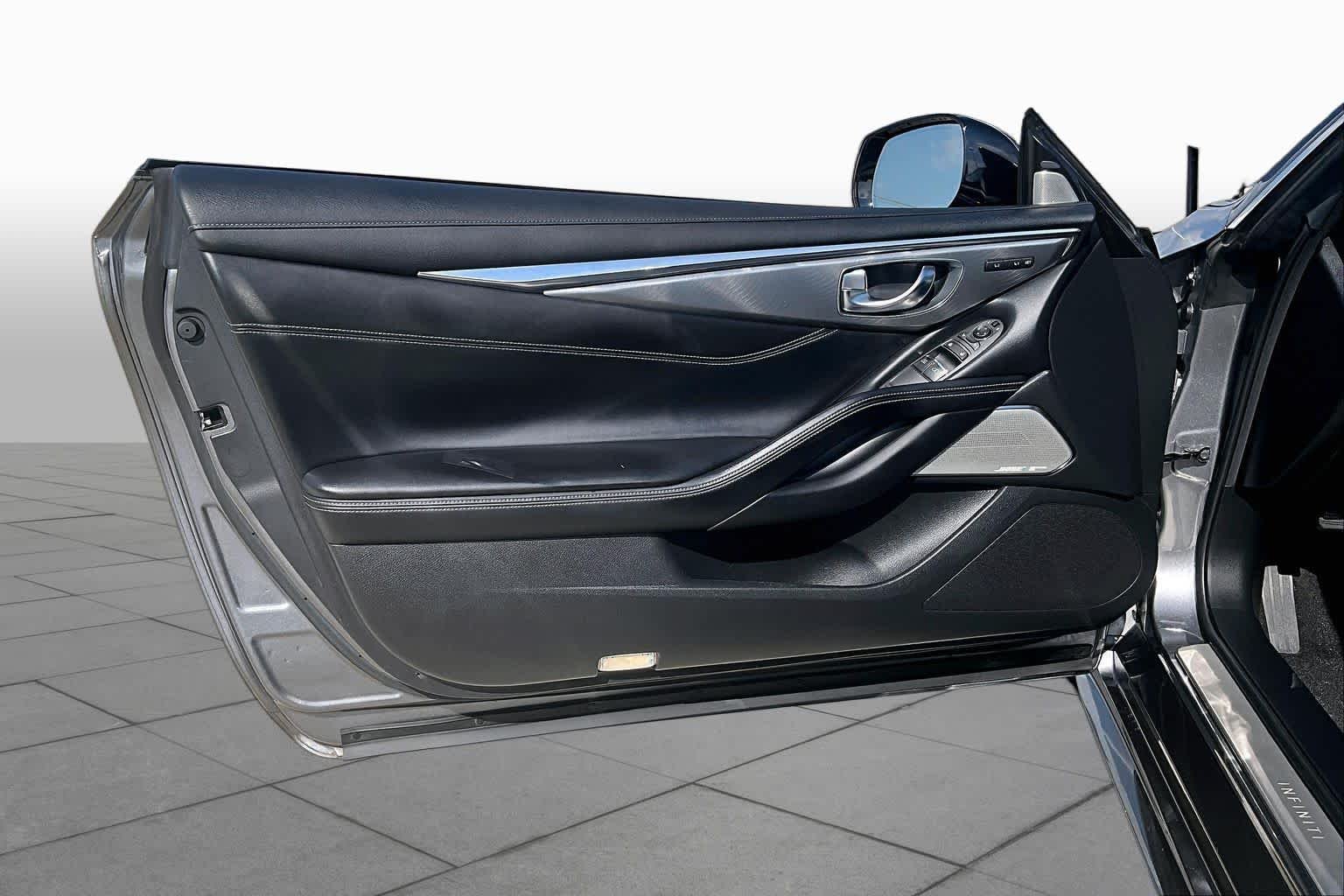 Used 2022 Graphite Shadow INFINITI LUXE image 21