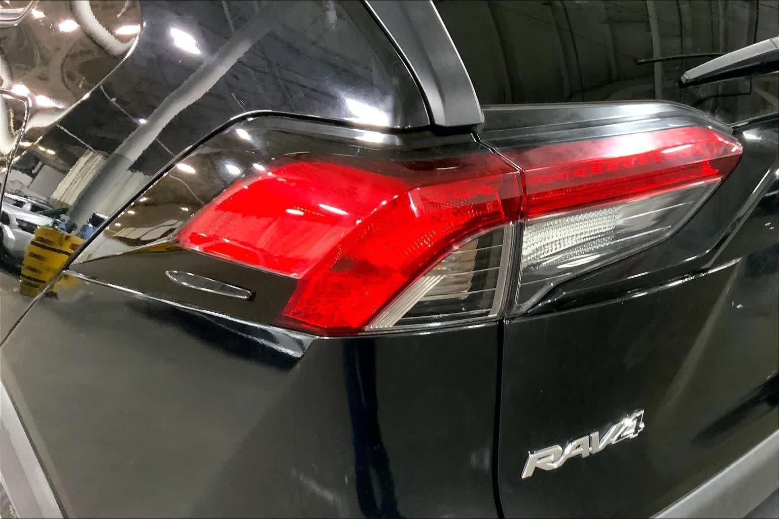 Used 2020 Midnight Black Metallic Toyota XLE image 29