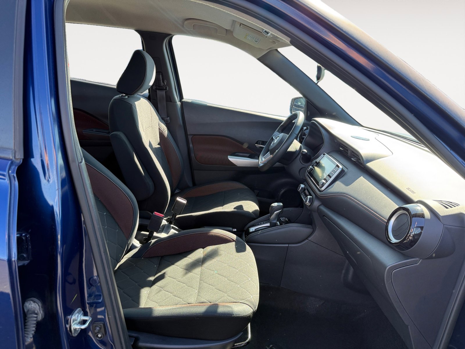 Used 2019 Deep Blue Pearl Nissan SR image 19