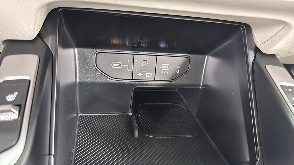 2025 Kia Sorento S - Photo 27