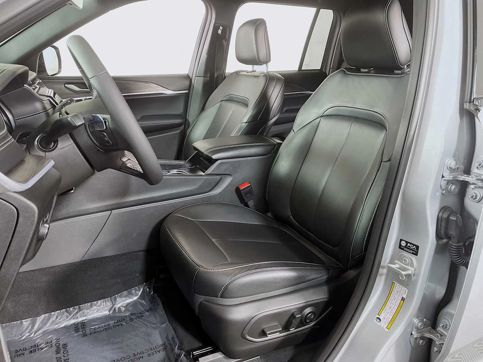Used 2025 Silver Zynith Jeep Limited image 19