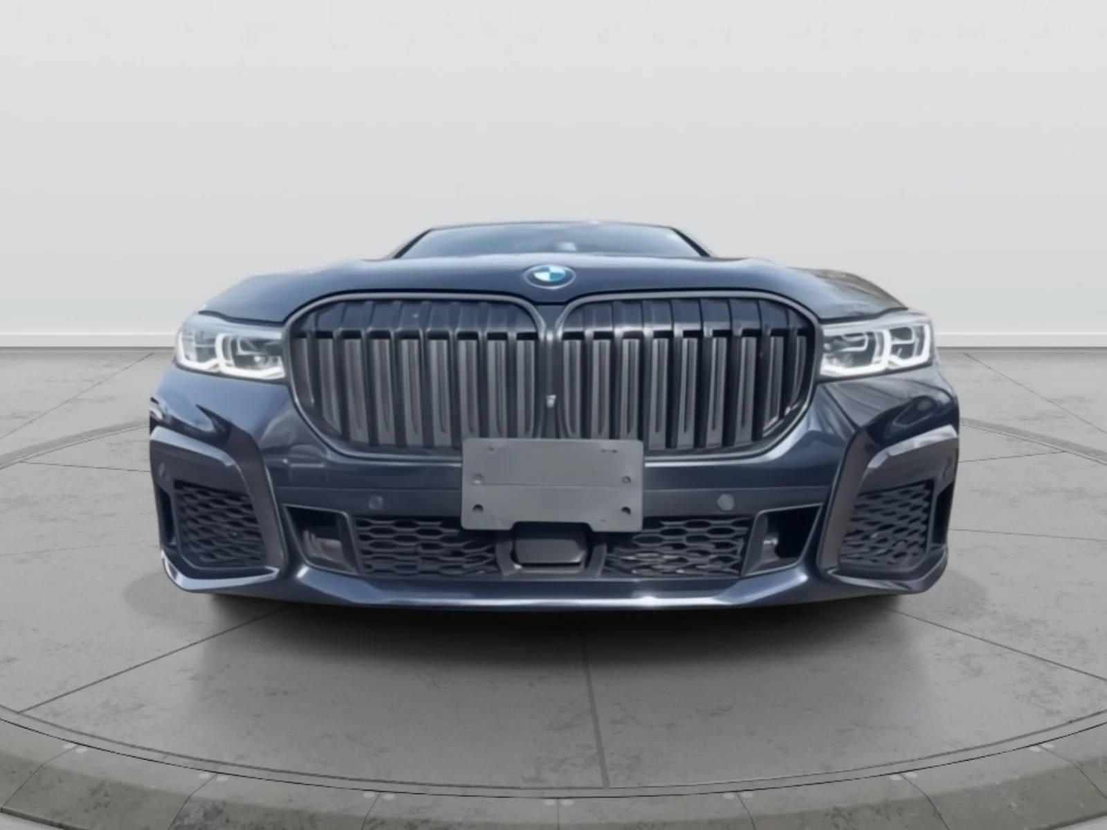 Used 2022 Black BMW 750i xDrive image 2