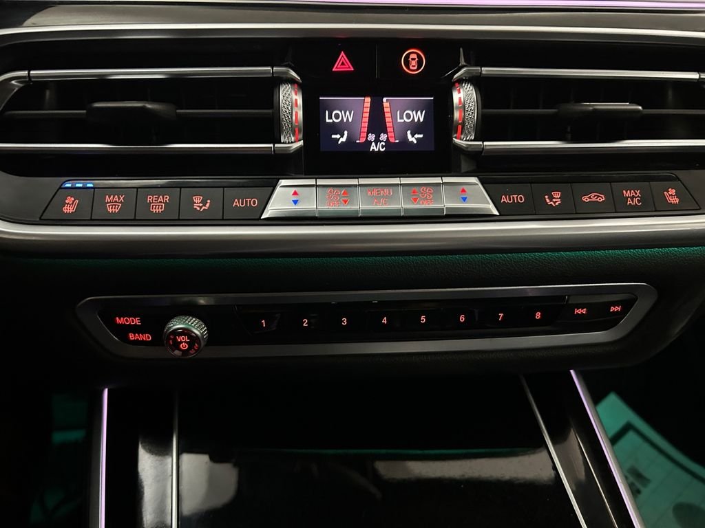 Used 2019 Black BMW xDrive50i image 30