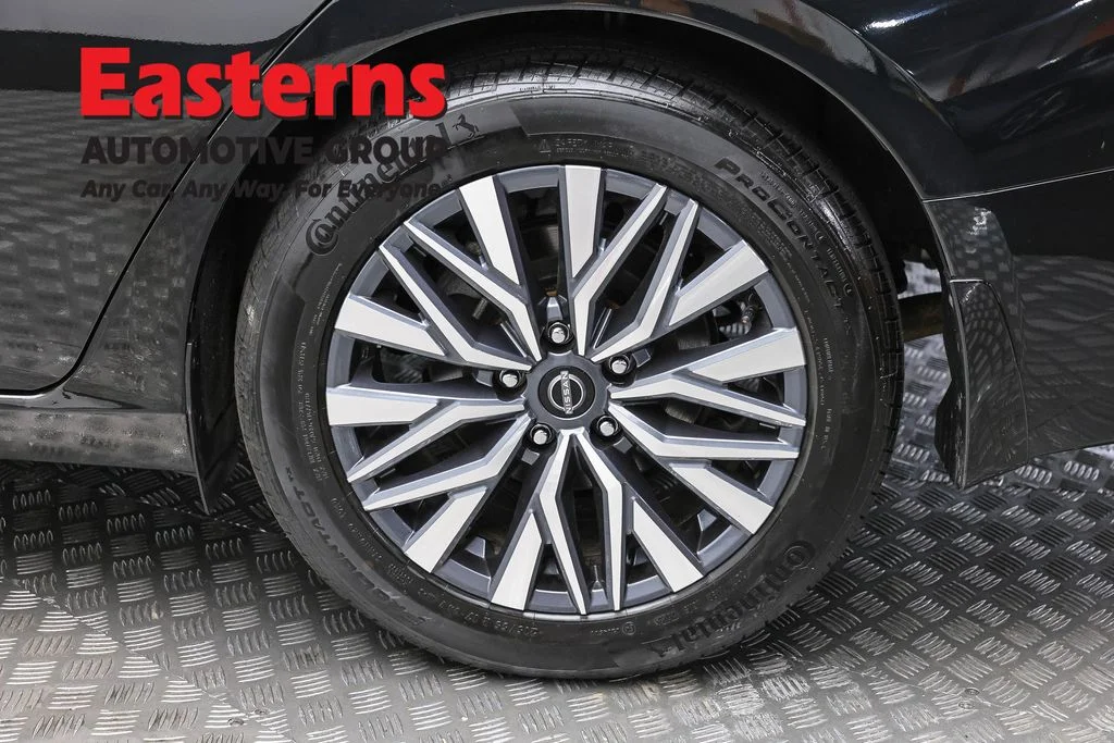 Used 2023 Black Nissan 2.5 SV image 8