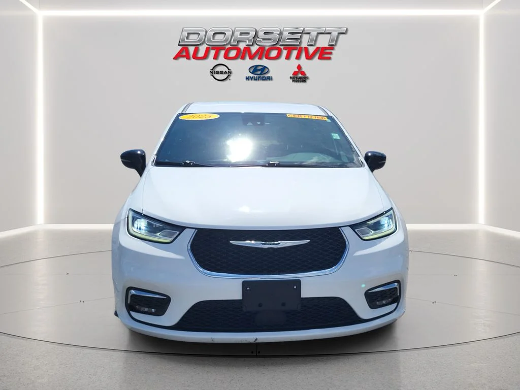Used 2025 Bright White Clearcoat Chrysler Select image 2