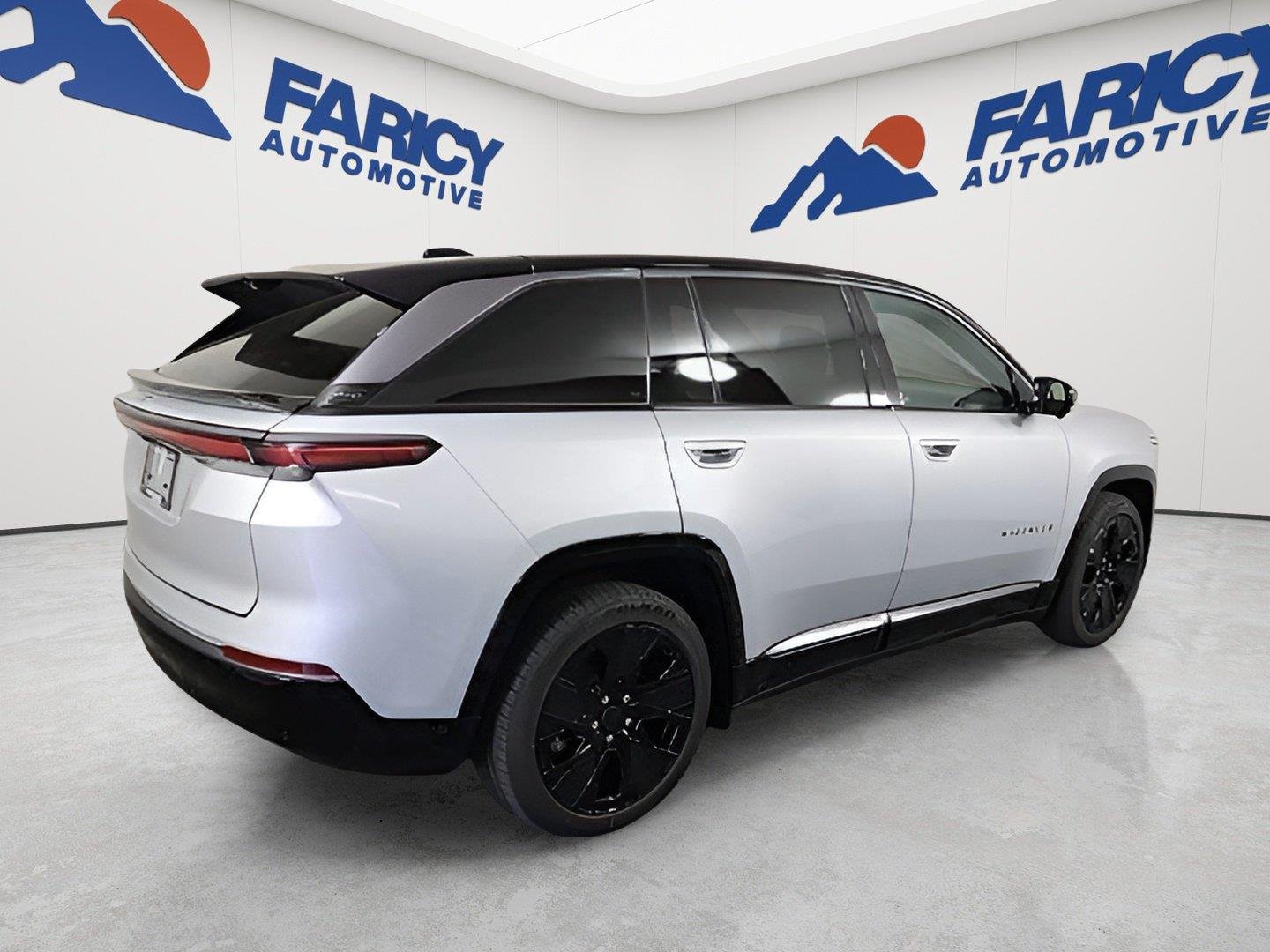 New 2025 Silver Zynith Clear-Coat Exterior Paint Jeep Launch Edition image 3