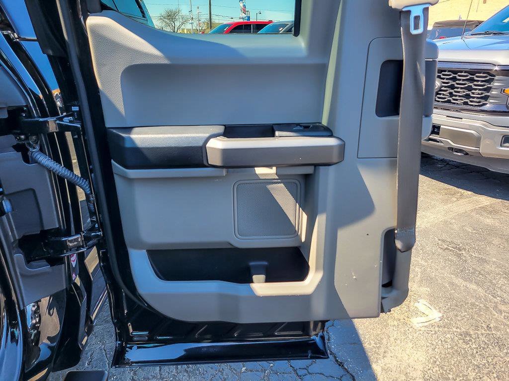 Used 2018 Shadow Black Ford XLT image 25