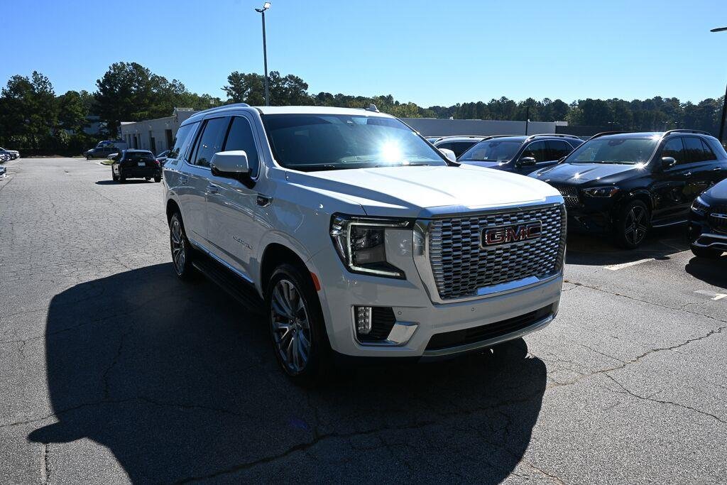 Used 2021 White Frost Tricoat GMC Denali image 20