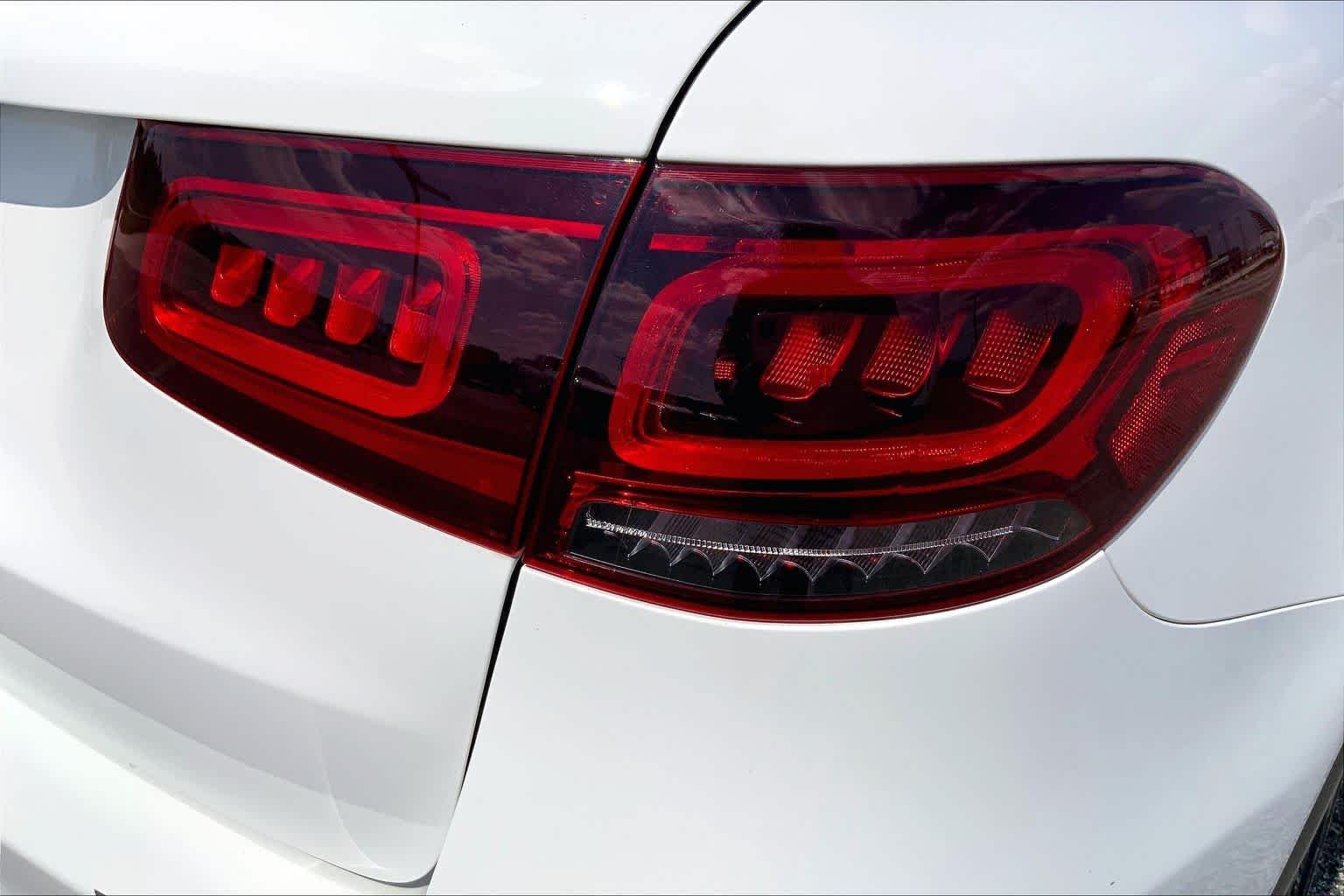 Used 2022 Polar White Mercedes-Benz GLC 300 image 30