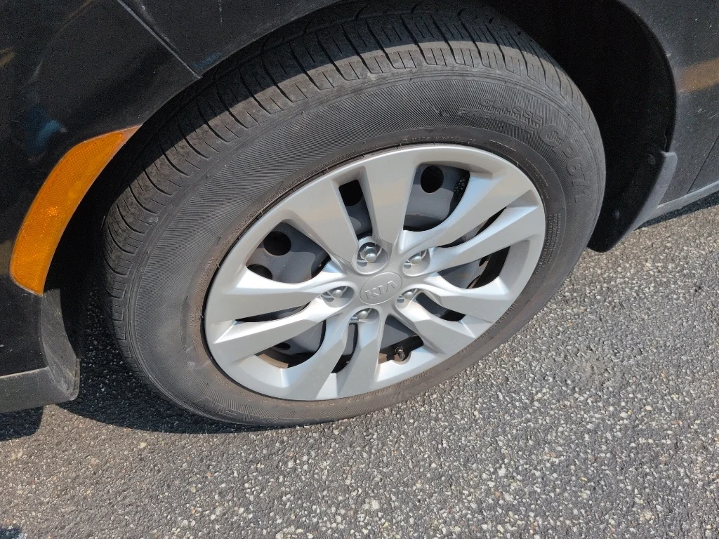 Used 2021 CHERRY BLACK Kia LX image 9
