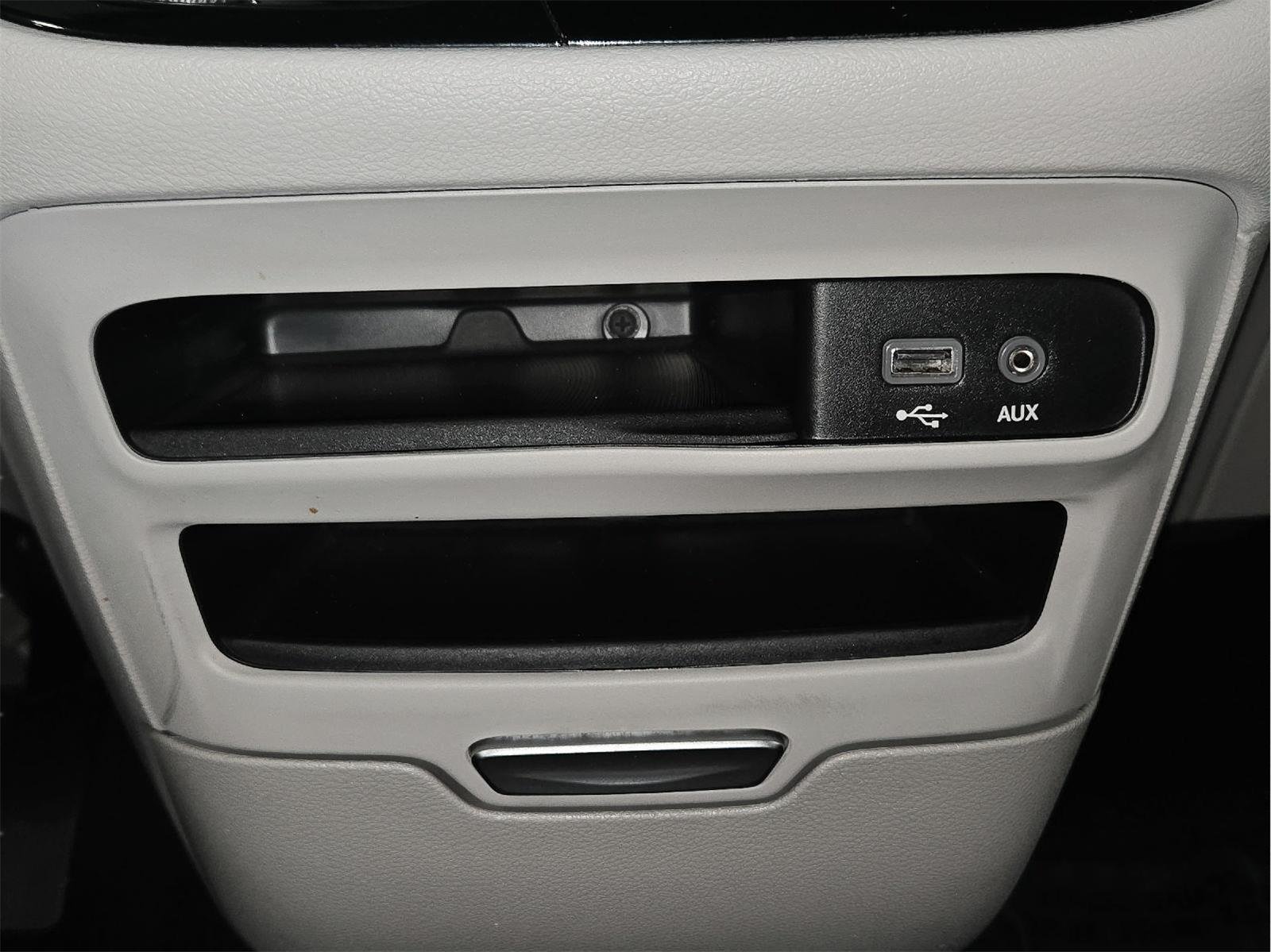 Used 2019 GRAY CHRYSLER L image 22