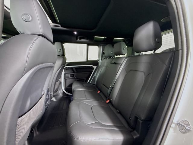 New 2026 Fuji White Land Rover X-Dynamic SE image 24