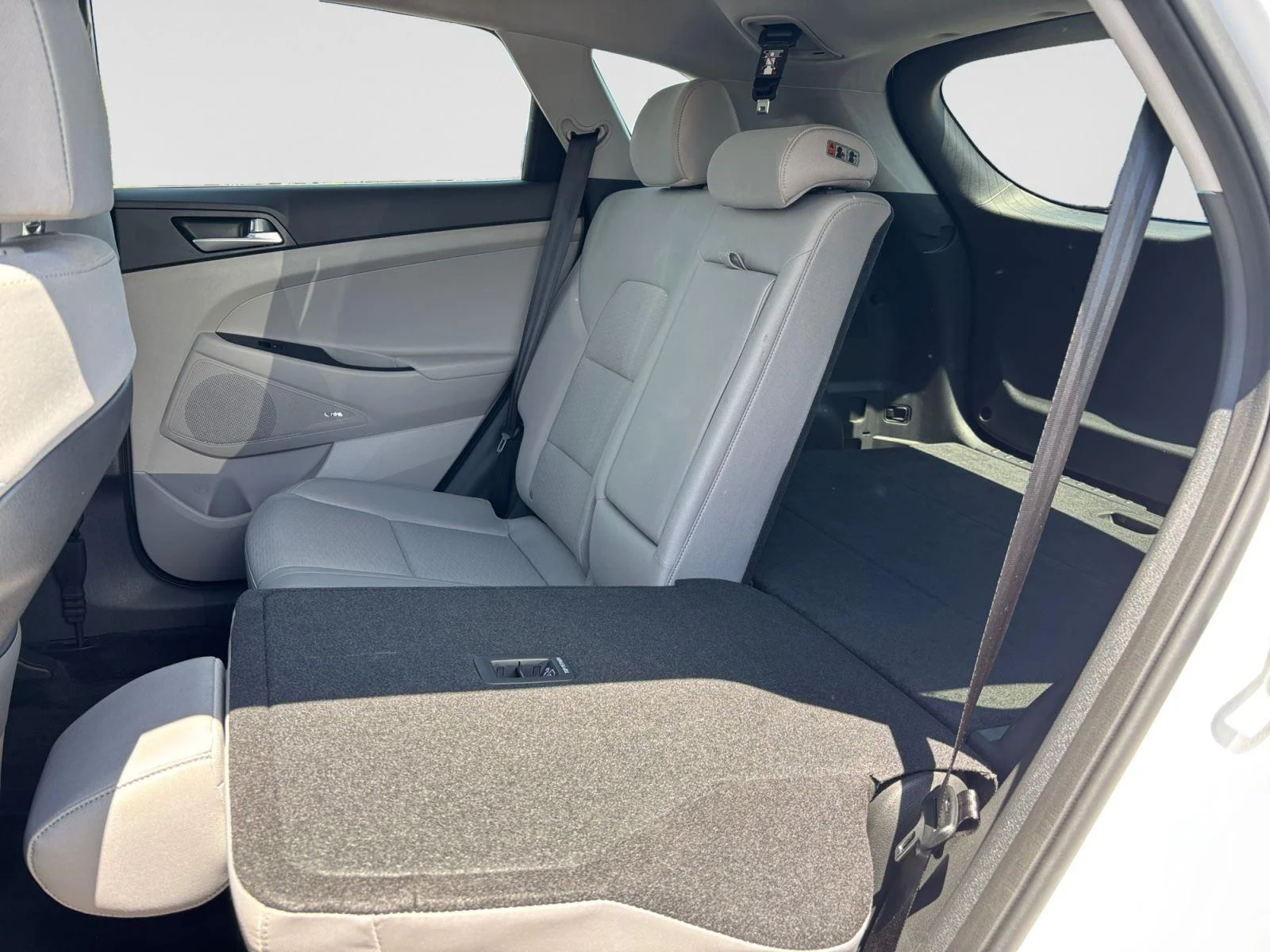Used 2019 Dazzling White Hyundai Sport image 39