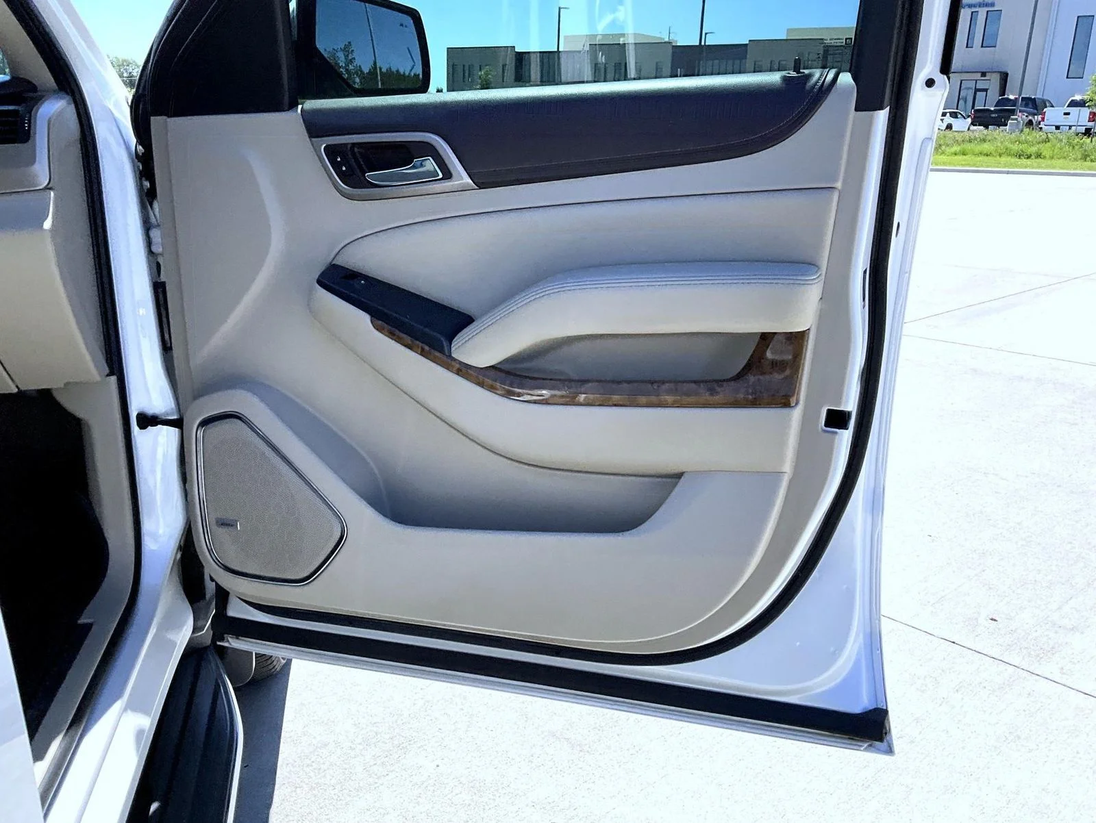 Used 2016 White GMC Denali image 17