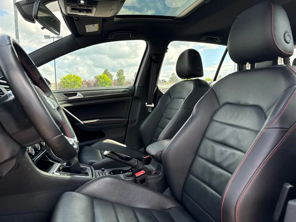 Used 2019 Night Blue Metallic Volkswagen 2.0T SE image 9